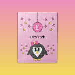かわいいペンギンが主演し、ピンクの子供を名前 ジグソーパズル<br><div class="desc">ジグソーパズル子供へ。かわいいペンギン、星、名前とイニシャル。ピンクと黄色。子供の贈り物アイディア。</div>