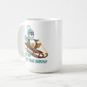 かわいいペンギンの冬は雪そり付き合う コーヒーマグカップ (正面左)