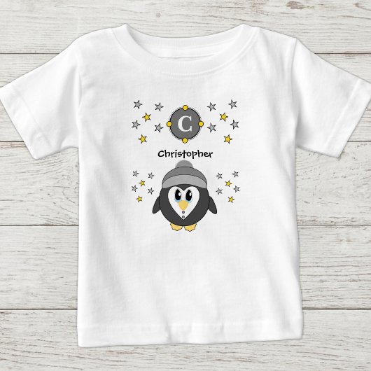 かわいいペンギンの名前と星の模様 黄色とグレー ベビーTシャツ