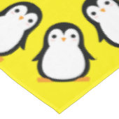 かわいいペンギンの子供の誕生日パーティー テーブルクロス (アングル)