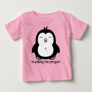 かわいいペンギンを突くこと ベビーTシャツ