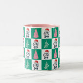 かわいいペンギンサンタメリークリスマスツリーパーティー ツートーンマグカップ (中央)