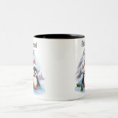 かわいいペンギン/ベビー外は寒い ツートーンマグカップ (中央)