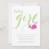 かわいいホエールグリーンタイポグラフィベビーガールシャワー 招待状 (正面)