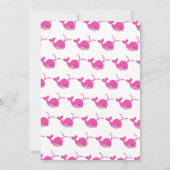 かわいいホエールグリーンタイポグラフィベビーガールシャワー 招待状 (裏面)