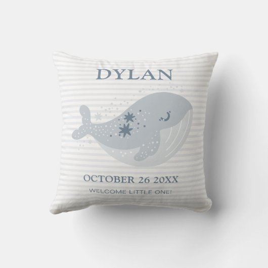 かわいいホエールブルー少年の誕生の発表統計 クッション (裏面)