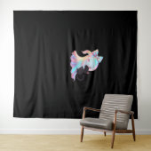 かわいいホログラフィック幽霊ハギングブラックキャットコージーガール タペストリー (インサイチュ(横))