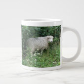 かわいいホワイトフワフワ食べヒツジのマグカップ ジャンボコーヒーマグカップ (右)