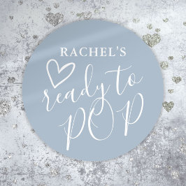 かわいいポップ・アートのハートほこりっぽい青い男の子の赤ちゃんシャワー準備 ラウンドシール