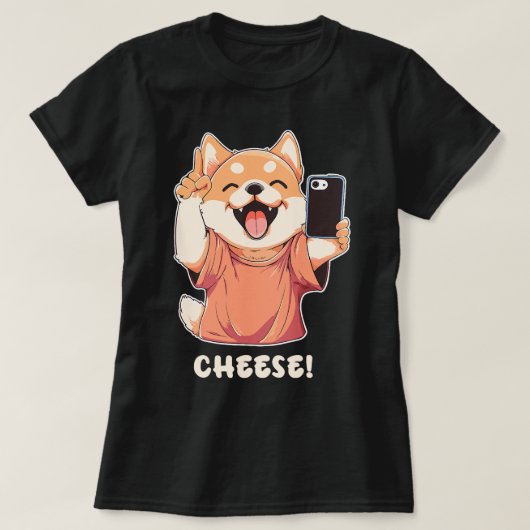 かわいいポメラニア犬の犬がフォトチーズを手に Tシャツ (デザイン正面)
