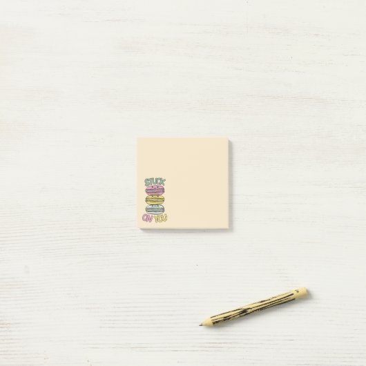 かわいいマカロンの山 ポストイット (デスク上)