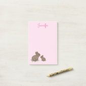 かわいいママとベビーバニーインクローバーピンク ポストイット (デスク上)