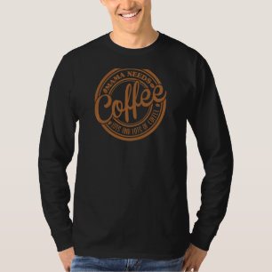 かわいいママはカフェインがいっぱい必要 Tシャツ