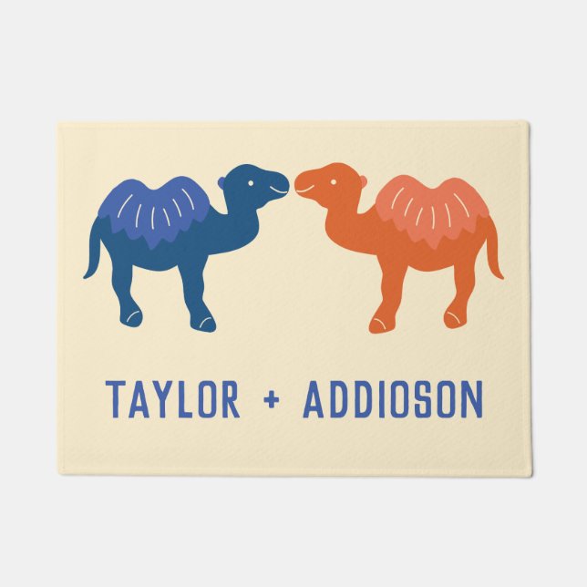 かわいいマンガのキャンペールカップルパーソナライズされた二人 ドアマット (正面)