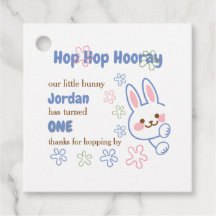 かわいいマンガのバニーが1人の男の子を1歳の誕生日に