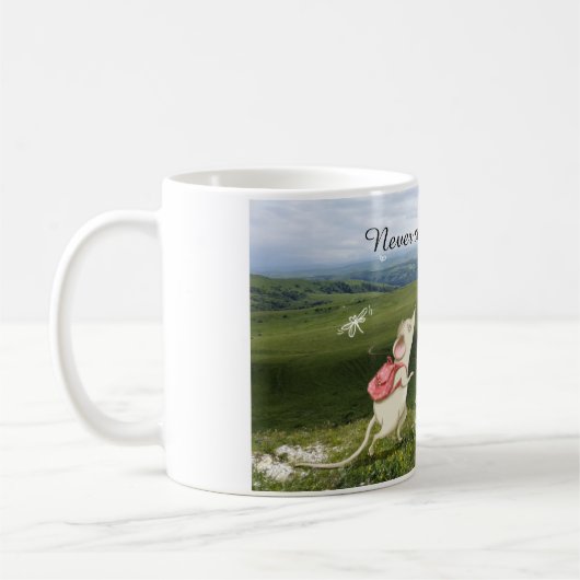 かわいいマンガのマウスの旅 コーヒーマグカップ (左)