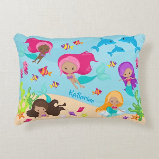 かわいいマンガの人魚の小さな女の子が海中 アクセントクッション (正面)