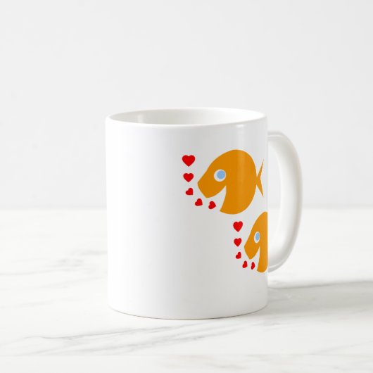 かわいいマンガの金魚と恋ハネムーン コーヒーマグカップ (正面右)