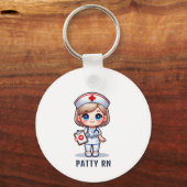 かわいいマンガブロンドナースカリカチュアパーソナライズされた キーホルダー (正面)