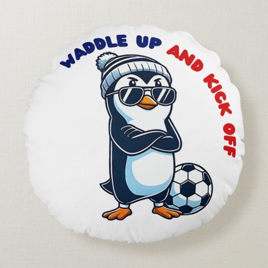かわいいマンガペンギンのサッカークール選手 ラウンドクッション (正面)