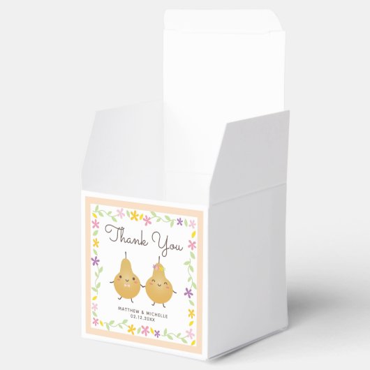 かわいいマンガ完璧な梨のフローラ結婚リース フェイバーボックス (オープン)