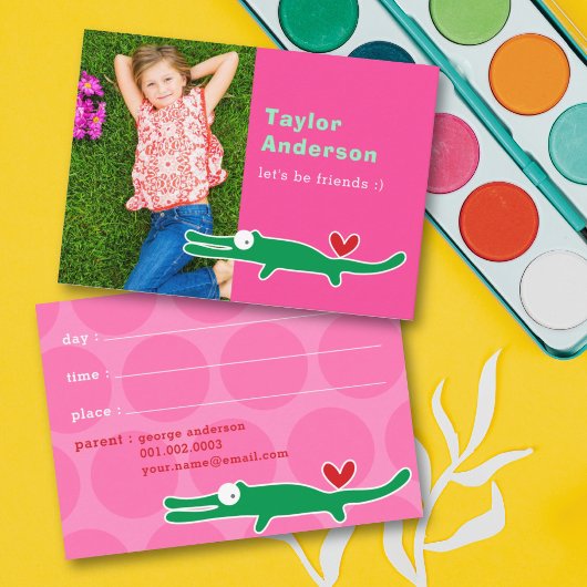 かわいいマンガ緑のアリゲーターフォトキッドの日遊付付 コーリングカード