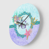 かわいいマーメイドウォーターカラーティール(緑がかった色)&パープルモノグラム ラージ壁時計 (傾斜)