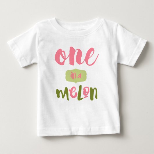 かわいいメロンの中のワン 1歳の女の子 アドorable ベビーTシャツ (正面)