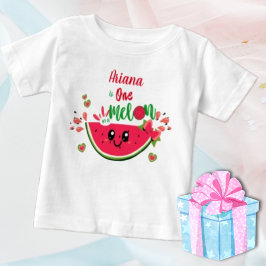 かわいいメロン ワン イナ メロン ガールの 1 歳の誕生日 ベビーTシャツ