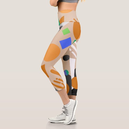 かわいいモダンクラシックベージュとブラウン抽象芸術 カプリレギンス (左)