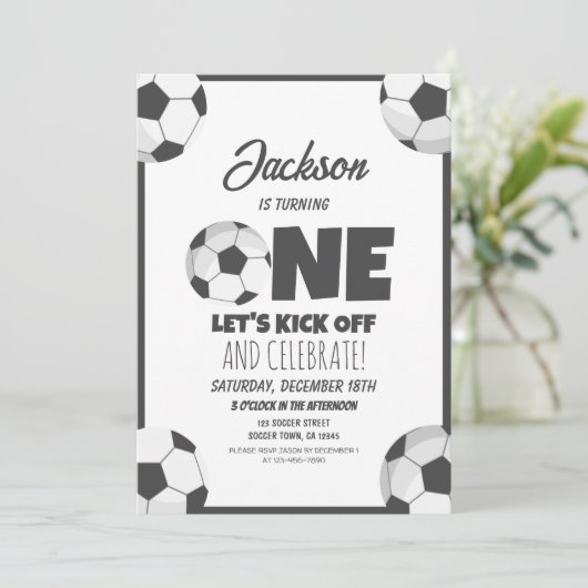かわいいモダンサッカースポーツキッズ1歳の誕生日 招待状 (スタンド正面)