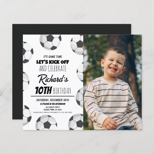 かわいいモダンサッカー予算フォト誕生日招待状 (正面/裏面)