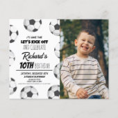 かわいいモダンサッカー予算フォト誕生日招待状 (正面)