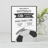 かわいいモダン大サッカーボールリボン子供の誕生日 招待状 (スタンド正面)