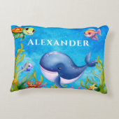 かわいいモノグラム名沿岸ウミガメとクジラ アクセントクッション (裏面)