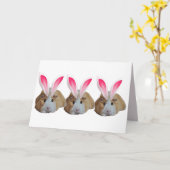 かわいいモルモット家族ピンクバニーイヤーイースター カード (黄色い花)