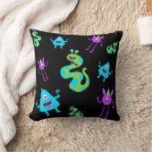 かわいいモンスターズ緑のティール(緑がかった色)ブルーパープルオンブラック クッション (ブランケット)