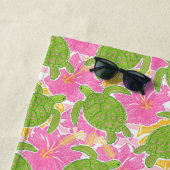 かわいいヤシビーチピンクの花と亀 ビーチタオル (インサイチュ)