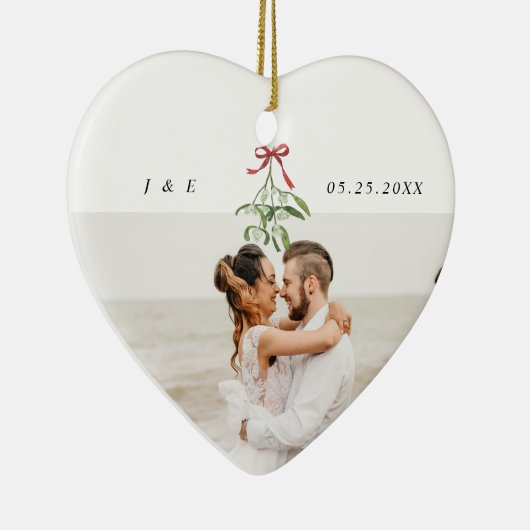 かわいいヤドリギ結婚の写真モノグラム セラミックオーナメント (右)