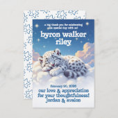 かわいいユキヒョウ雲の上で眠る赤ちゃんシャワー サンキューカード (正面/裏面)