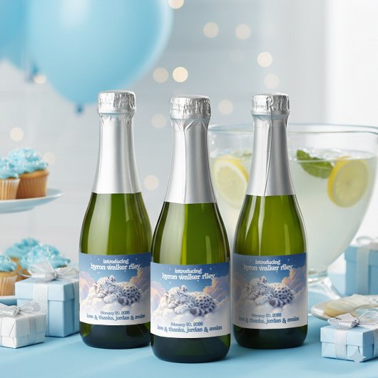 かわいいユキヒョウ雲の上で眠る赤ちゃんシャワー スパークリングワインラベル