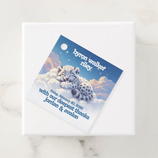 かわいいユキヒョウ雲の上で眠る赤ちゃんシャワー フェイバータグ (インサイチュ)