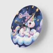 かわいいユニコーンが雲の上にお名前クロックを編集 ラウンド壁時計 (傾斜)