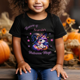 かわいいユニコーンの女の子のハロウィンカスタム名前 ベビーTシャツ