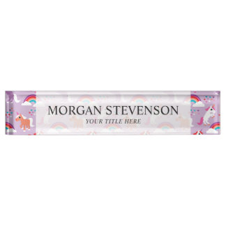 かわいいユニコーンの虹の紫色 デスクネームプレート