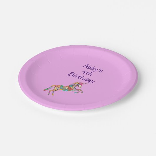 かわいいユニコーンピンクアビーの4歳の誕生日をパーソナライズ ペーパープレート (アングル)