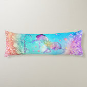 かわいいユニコーンピンクグリッターレインボーアクアモノグラム ボディピロー (正面)