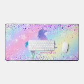 かわいいユニコーンピンクグリッターレインボーアートモノグラムなし デスクマット (キーボード&マウス)