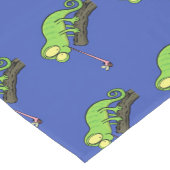 かわいいユーモアのある緑の幸せなカメレオンの漫画 ショートテーブルランナー (コーナー)