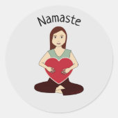 かわいいヨガガガールホールド赤いハートナマステ ラウンドシール (正面)